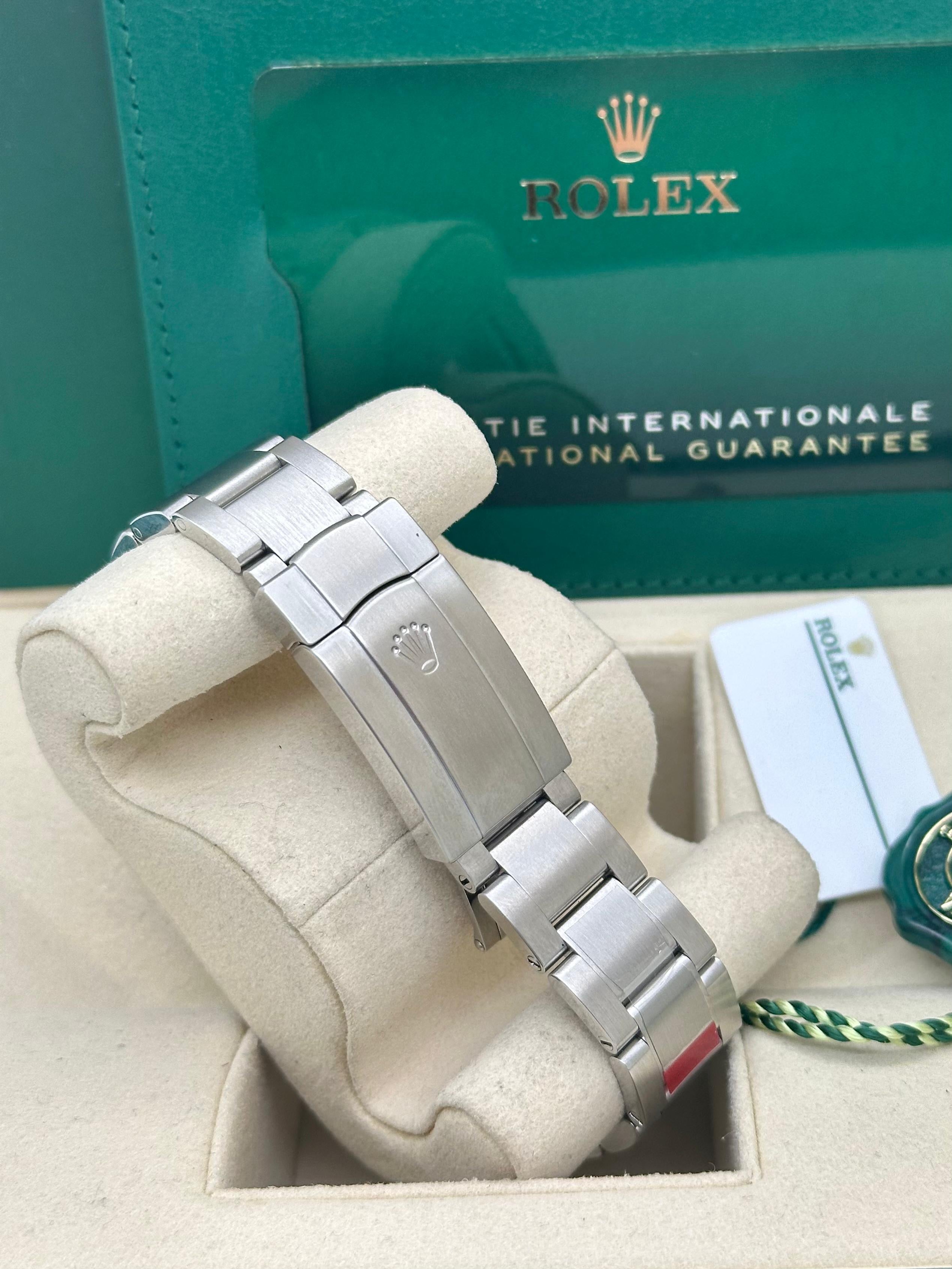 Rolex Oyster Perpetual 41 Green 124300 Full Set