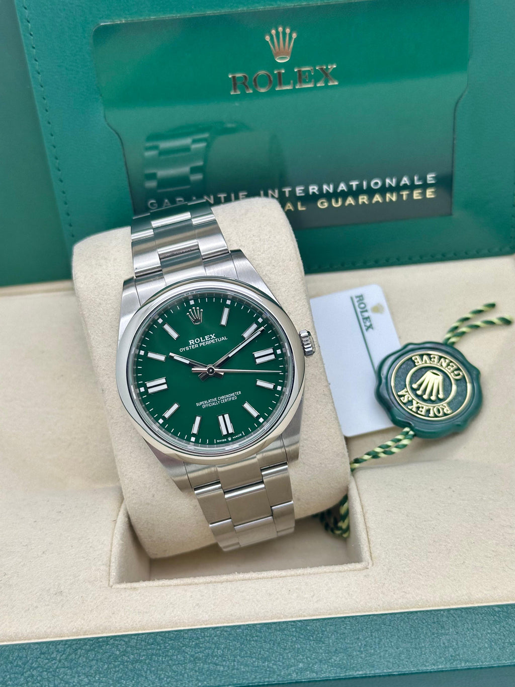 Rolex Oyster Perpetual 41 Green 124300 Full Set