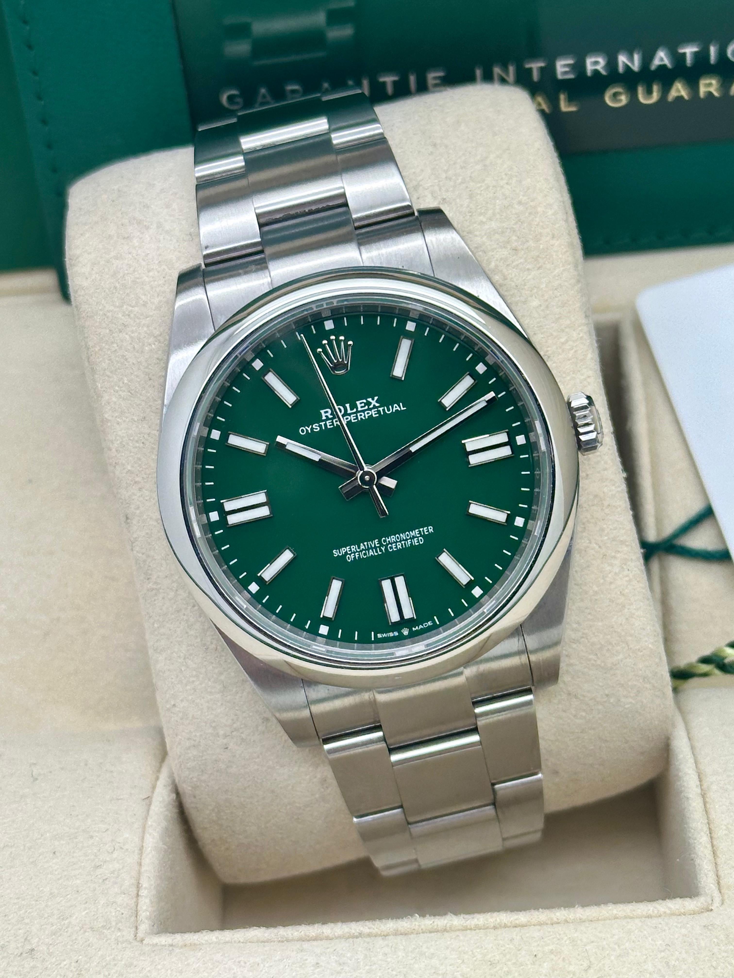 Rolex Oyster Perpetual 41 Green 124300 Full Set